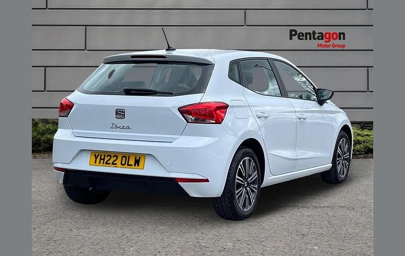 Used Seat Ibiza SE Technology 94 HP (69 kW) 2022 White Hatchback
