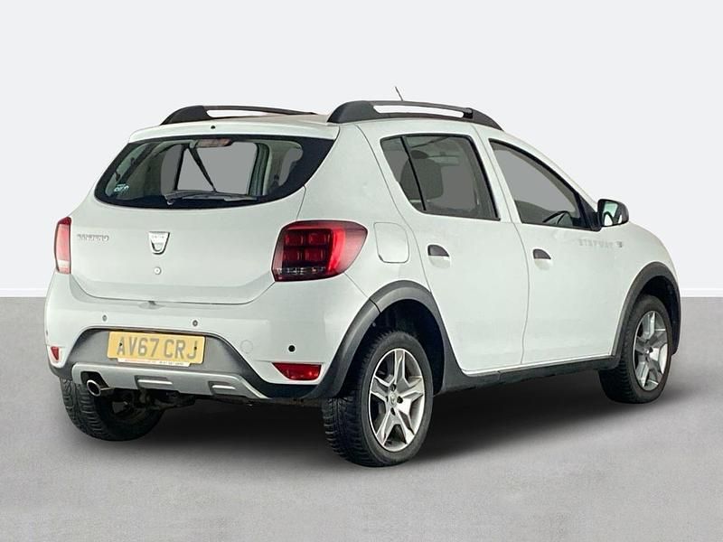 Used Dacia Sandero Lauréate 90 HP (66 kW) 2017 White Hatchback