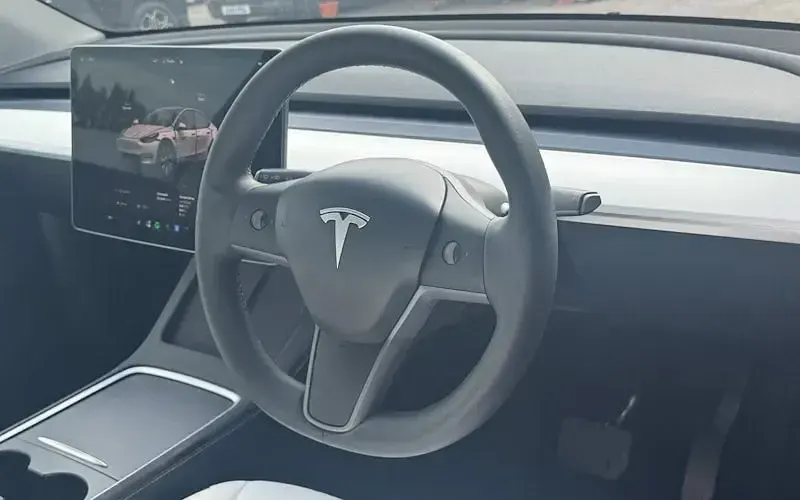 Used Tesla Model Y Standard Range 219 kW (299 HP) 2023 White SUV