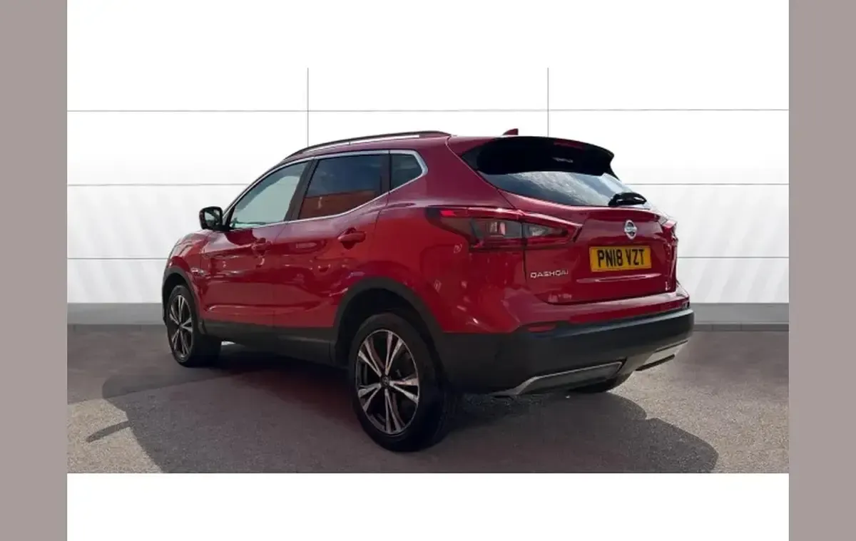 Used Nissan Qashqai N-Connecta 110 HP (80 kW) 2018 Red SUV