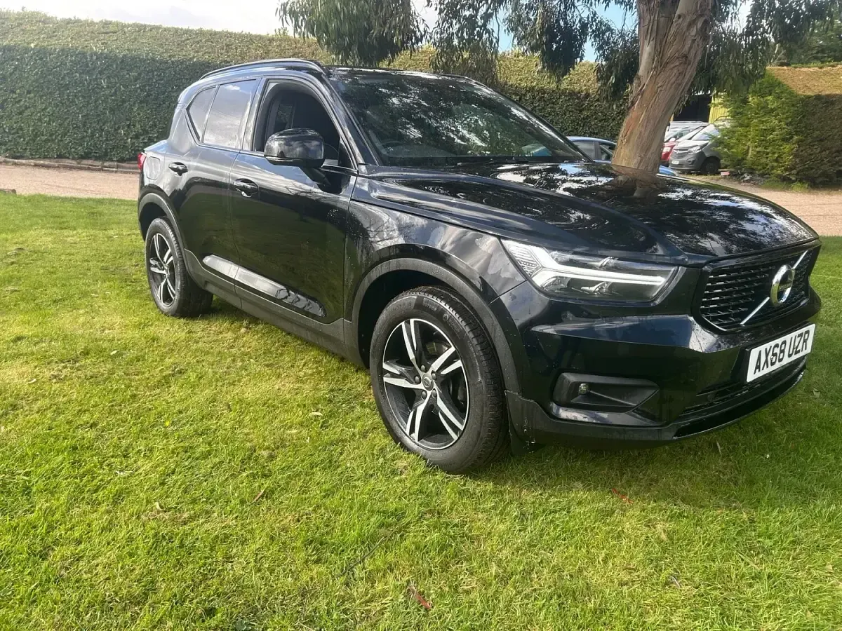 Used Volvo XC40 R-Design 150 HP (110 kW) 2019 Black SUV