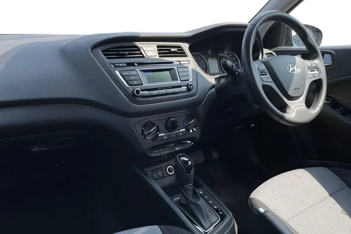 Used Hyundai i20 SE 101 HP (74 kW) 2017 Black Hatchback