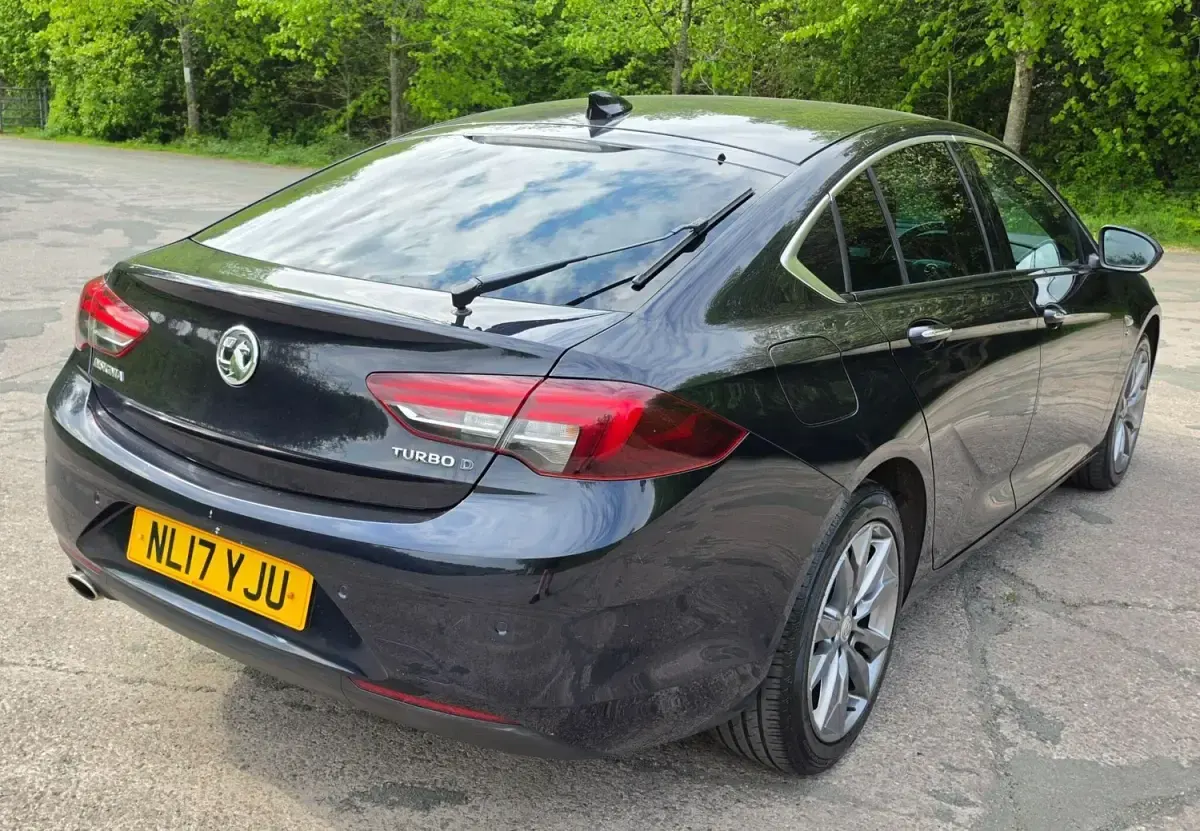 Second-hand Vauxhall Insignia Elite 2017 Albastru Hatchback