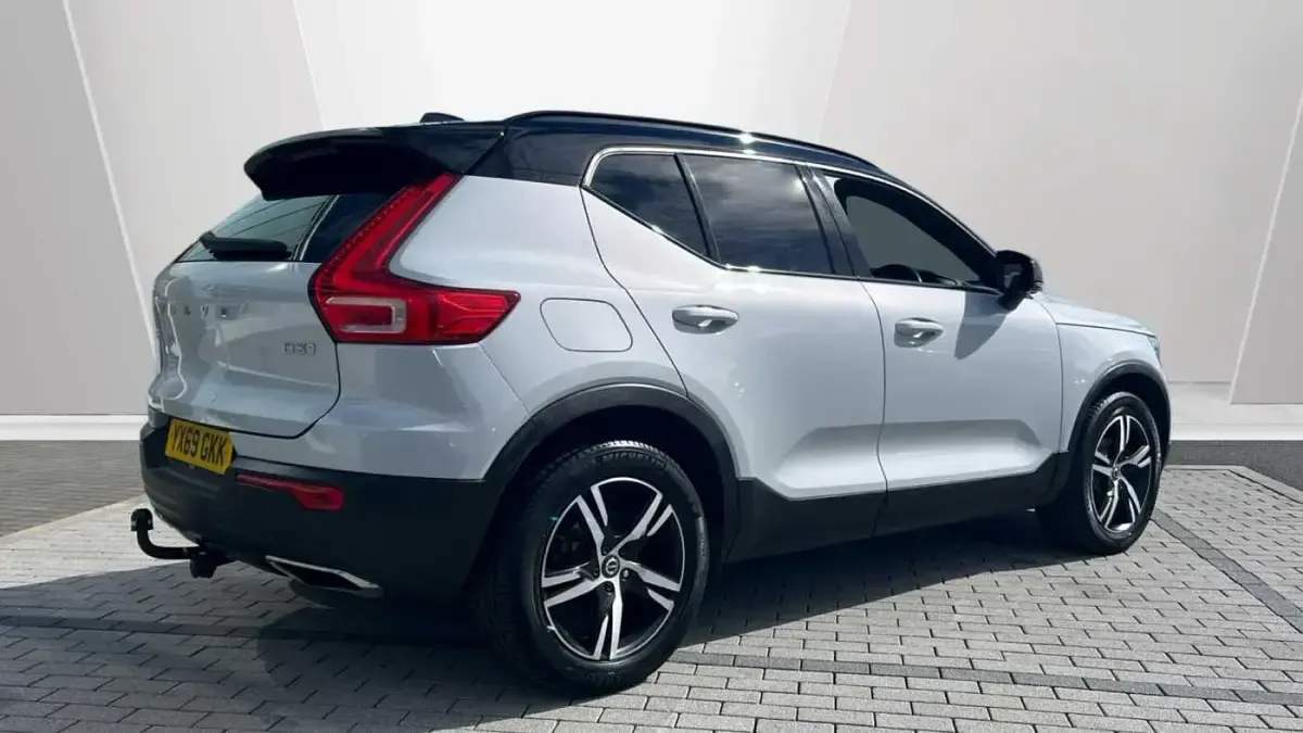 Used Volvo XC40 R-Design 148 HP (108 kW) 2020 SUV