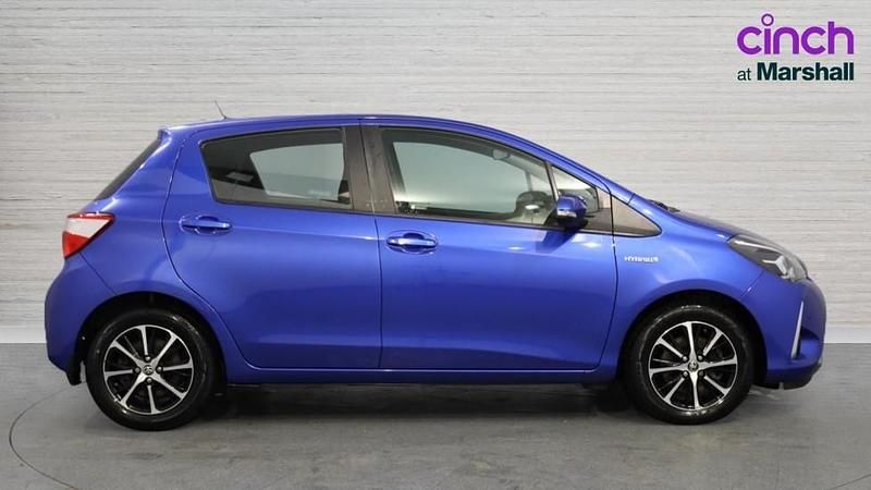 Used Toyota Yaris Hybrid 100 HP (73 kW) 2019 Blue
