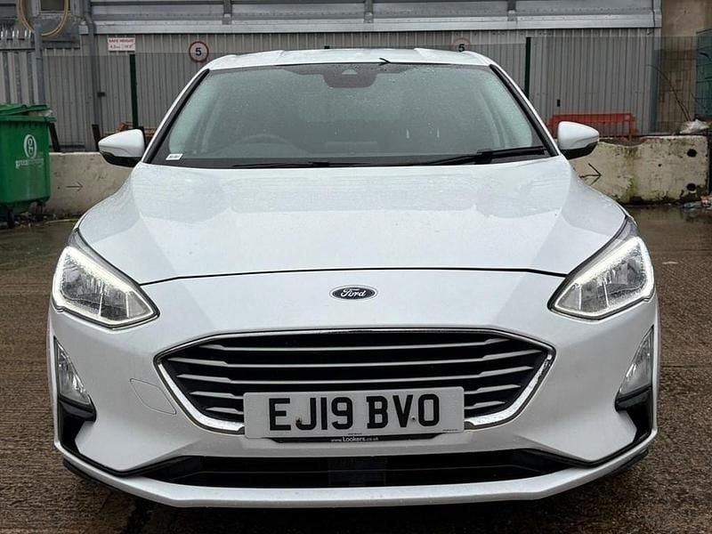 Used Ford Focus Zetec 100 HP (73 kW) 2019 White Hatchback