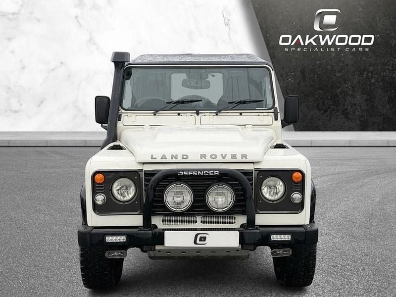 Used Land Rover Defender 120 HP (88 kW) 2006 White Hatchback