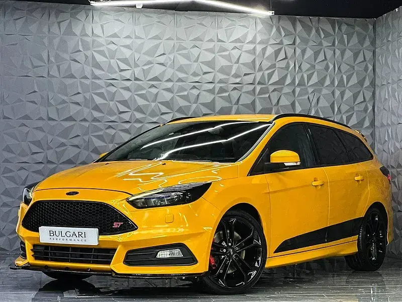 Used Ford Focus ST 250 HP (183 kW) 2017 Orange Estate