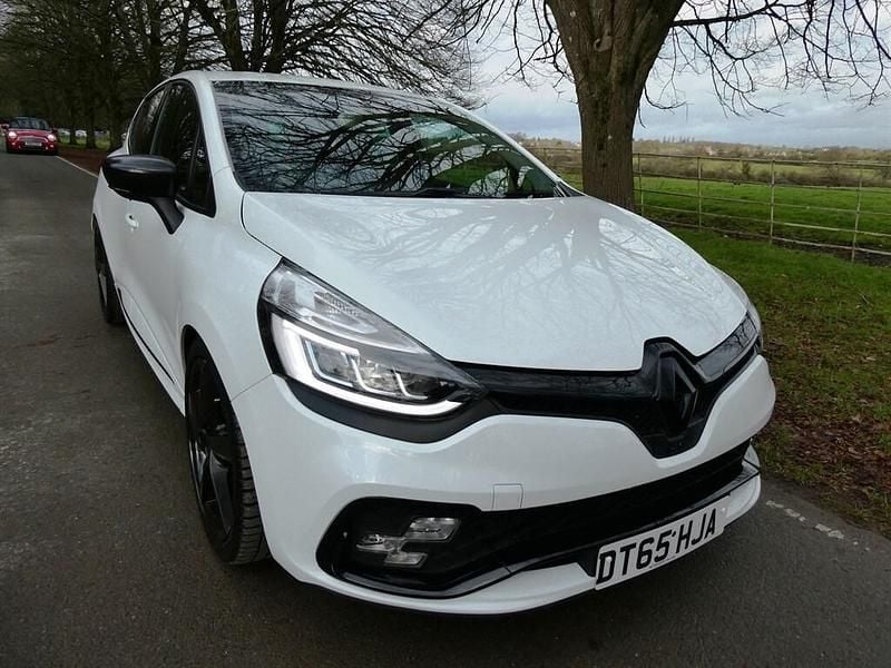 White Used 2016 Renault Clio IV Hatchback | £6,990 (Good price) - Image 1/4