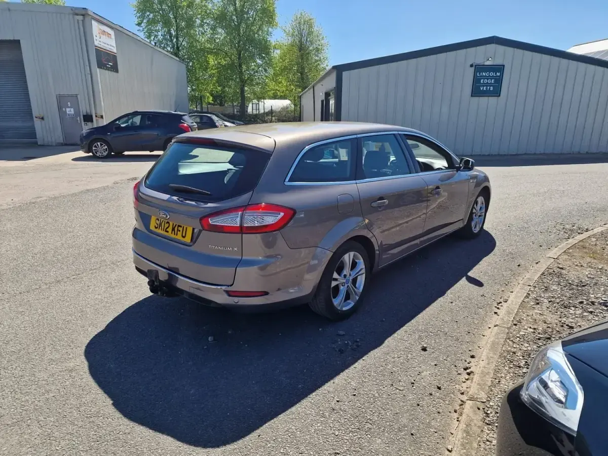 Usado Ford Mondeo Titanium X 2012 Castanho Carrinha