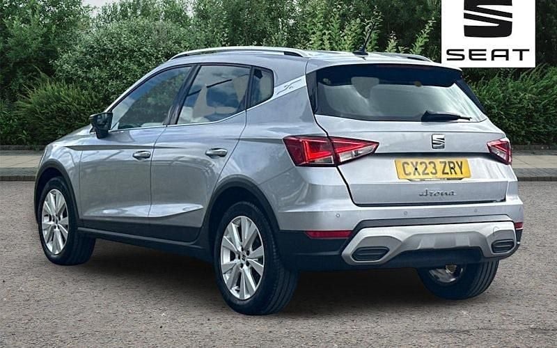 Usado Seat Arona Xperience 110 HP (80 kW) 2023 Prateado SUV