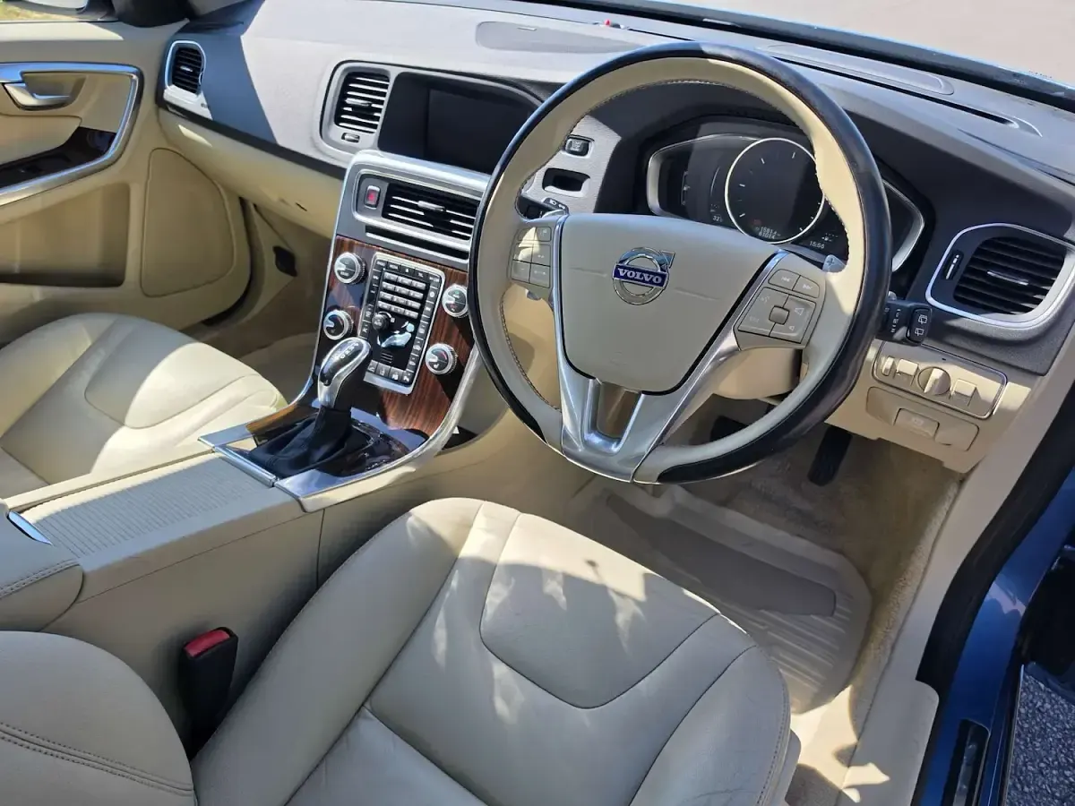 Used Volvo V60 R-Design 2015 Blue Estate
