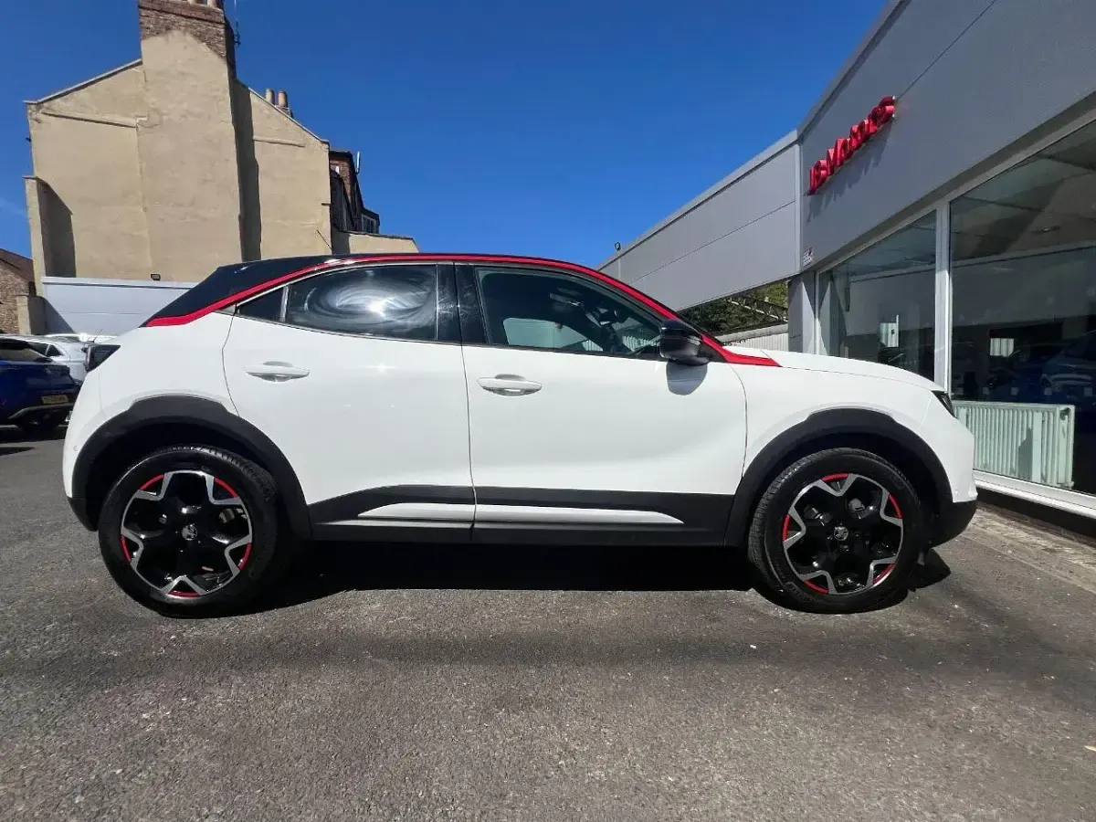 Used Vauxhall Mokka SRi 128 HP (94 kW) 2022 White jade SUV