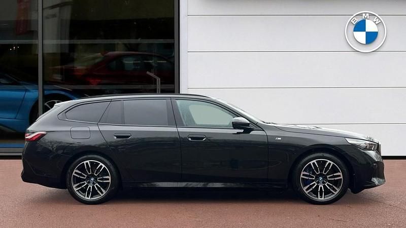 New BMW i5 M Sport 246 kW (335 HP) 2025 Black Estate