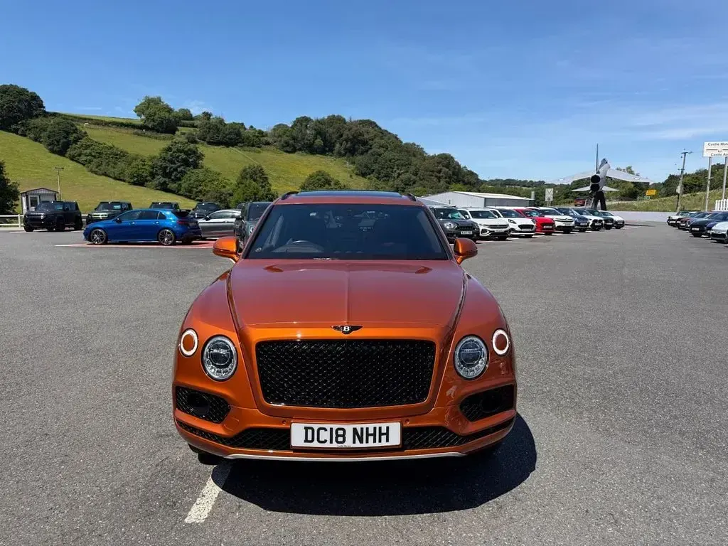 Used Bentley Bentayga 550 HP (404 kW) 2018 Orange SUV
