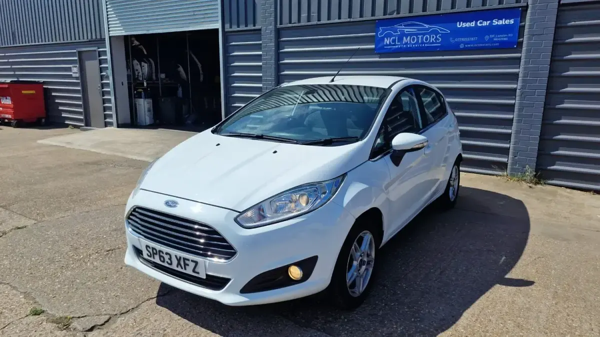 Used Ford Fiesta Zetec 2013 White Hatchback