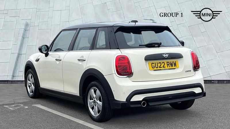 Used Mini Cooper Classic 136 HP (100 kW) 2022 Pepper white Hatchback