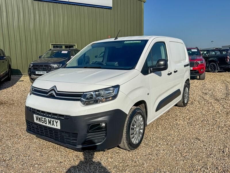 Used Citroën Berlingo 75 HP (55 kW) 2018 White MPV