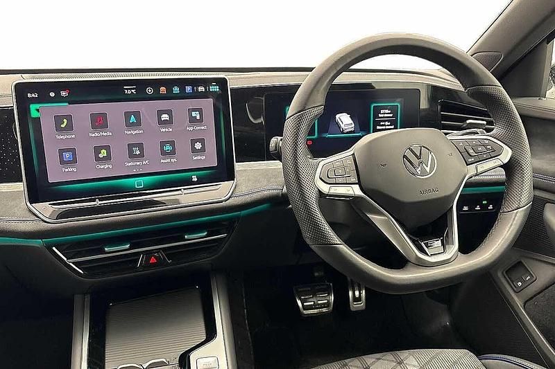 Used VW Passat R-line 272 HP (200 kW) 2025 Black Estate