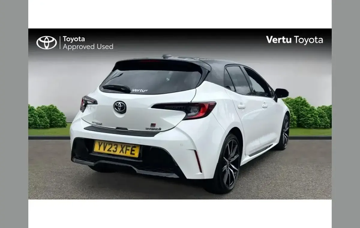 Used Toyota Corolla Sport 196 HP (144 kW) 2023 White Hatchback