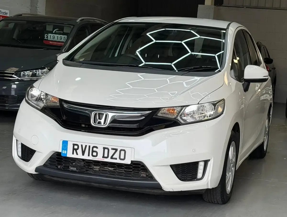 Used Honda Jazz SE 102 HP (75 kW) 2016 White Hatchback