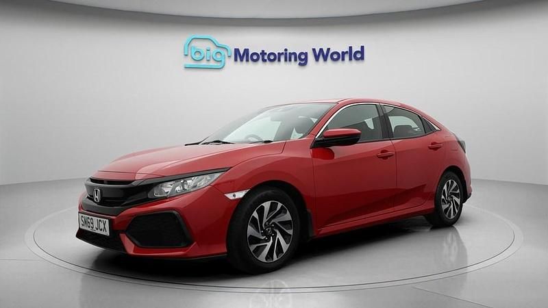 Begagnad Honda Civic SE 126 HK (92 kW) 2020 Röd Halvkombi