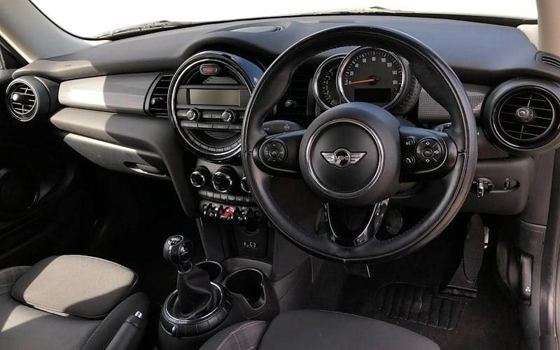 Used Mini Cooper Chili 136 HP (100 kW) 2017 White Hatchback