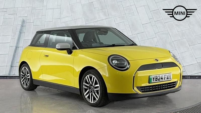 Usado Mini Cooper Hatch 133 kW (181 HP) 2024 Amarelo Citadino