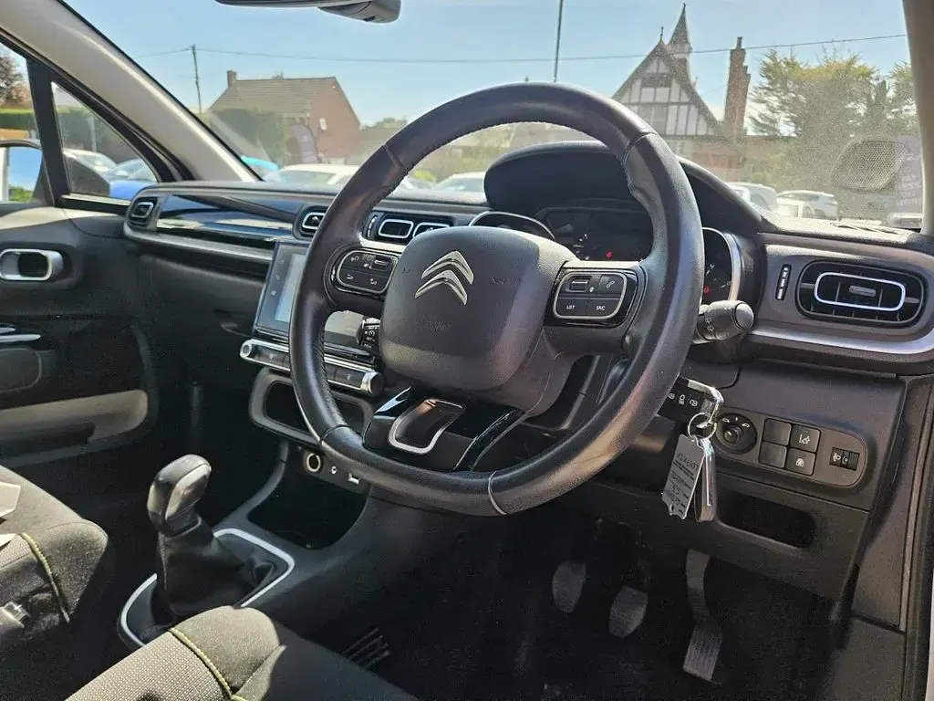 Used Citroën C3 Flair 82 HP (60 kW) 2017 White Hatchback