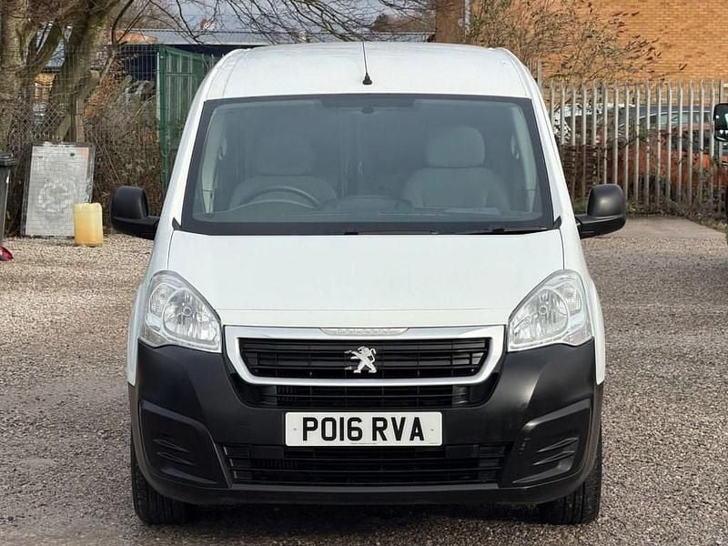 Used Peugeot Partner S 92 HP (67 kW) 2016 White MPV