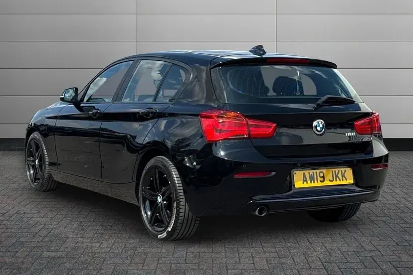 Used BMW 118 Sport Line 134 HP (98 kW) 2019 Black Hatchback