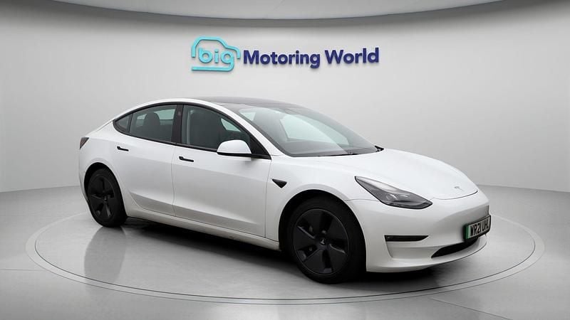 White Used 2021 Tesla Model 3 Long Range AWD Sedan | £17,800 (Good price) - Image 1/4