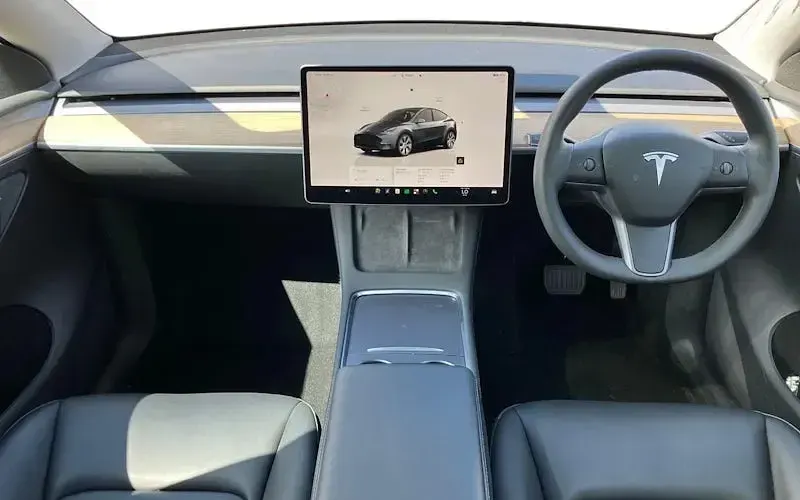Used Tesla Model Y Long Range AWD 286 kW (389 HP) 2025 SUV