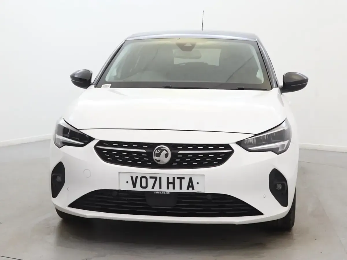 Używany Vauxhall Corsa Edition 102 KM (75 kW) 2022 Biały Hatchback