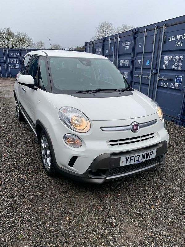 Used Fiat 500L Trekking 105 HP (77 kW) 2013 White MPV
