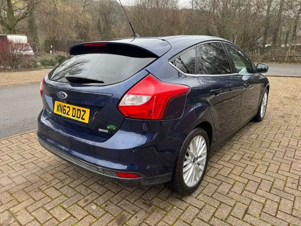 Used Ford Focus Zetec 125 HP (91 kW) 2012 Blue Hatchback