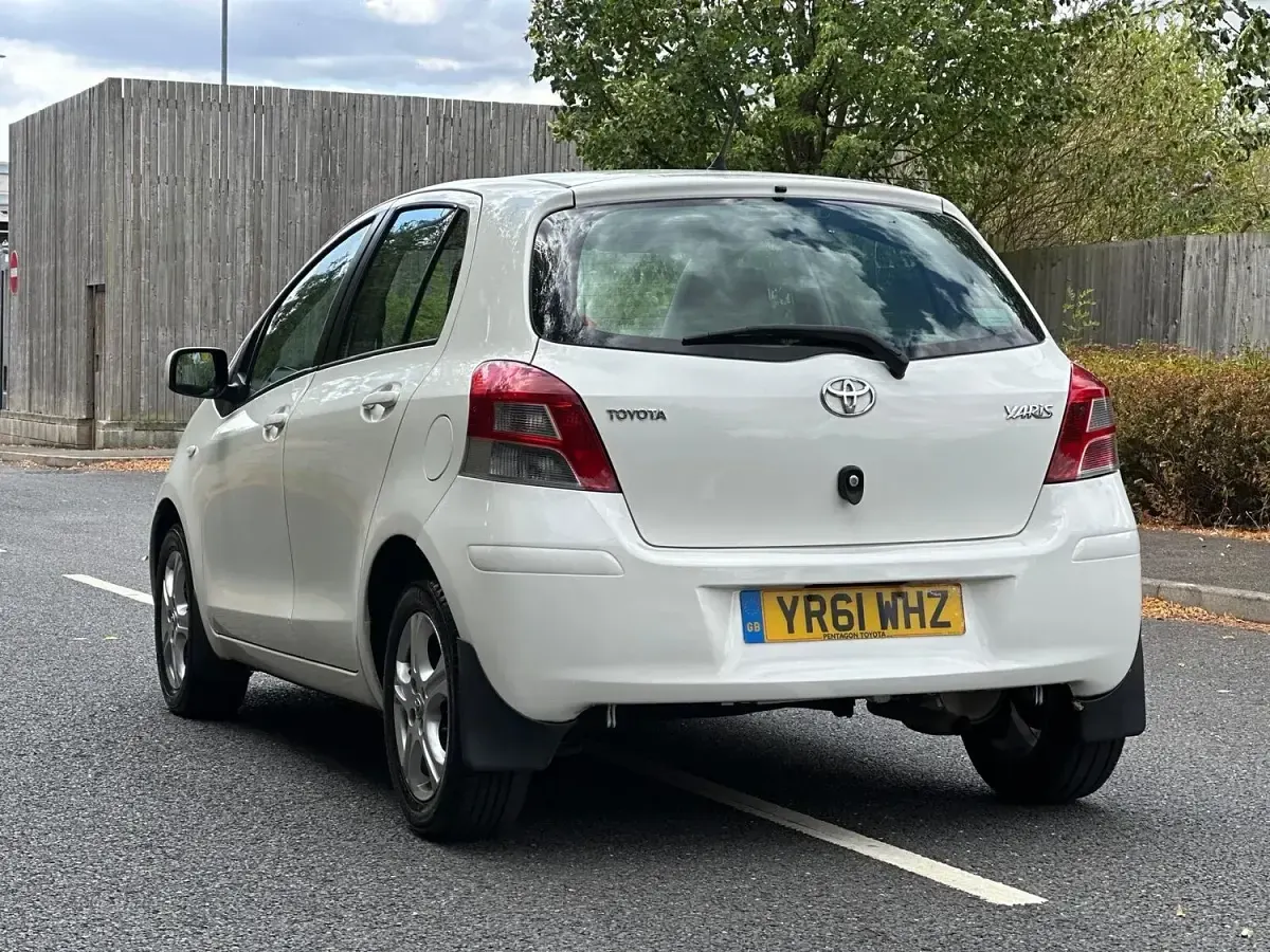Used Toyota Yaris 2011 White Hatchback