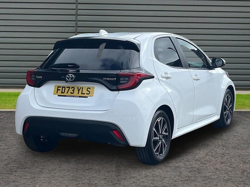 Used Toyota Yaris Design 116 HP (85 kW) 2024 White Hatchback