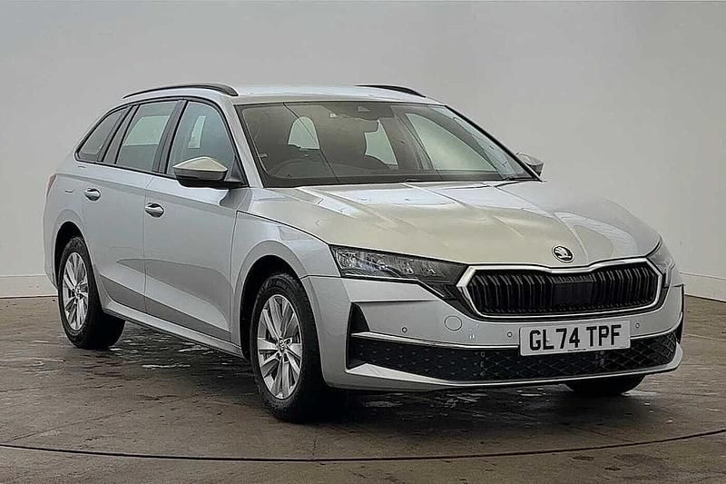 Brilliant silver metallic New 2024 Skoda Octavia SE Technology Estate | £23,990 (Super price) - Image 1/4
