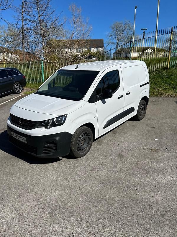Used Peugeot Partner 131 HP (96 kW) 2022 White MPV