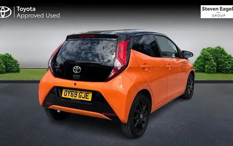 Used Toyota Aygo X-cite 72 HP (52 kW) 2019 Orange Hatchback