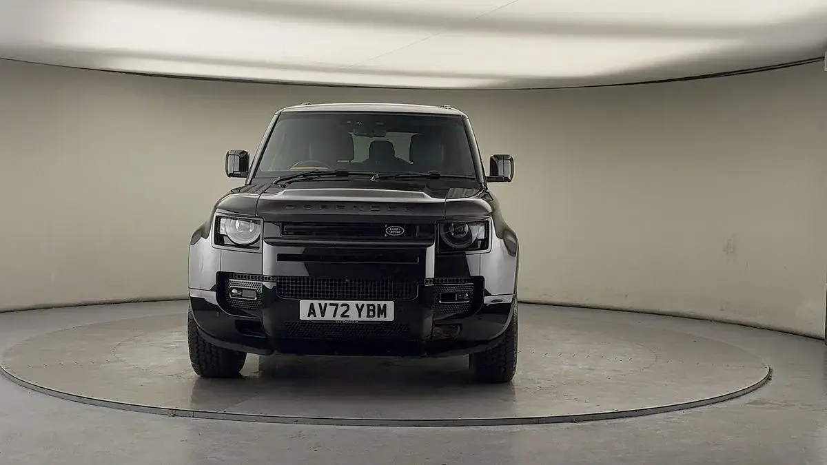 Used Land Rover Defender S 300 HP (220 kW) 2022 Santorini black SUV