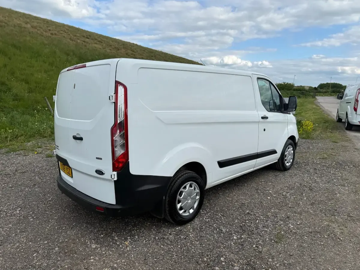 Begagnad Ford Transit Custom 105 HK (77 kW) 2018 Vit Van