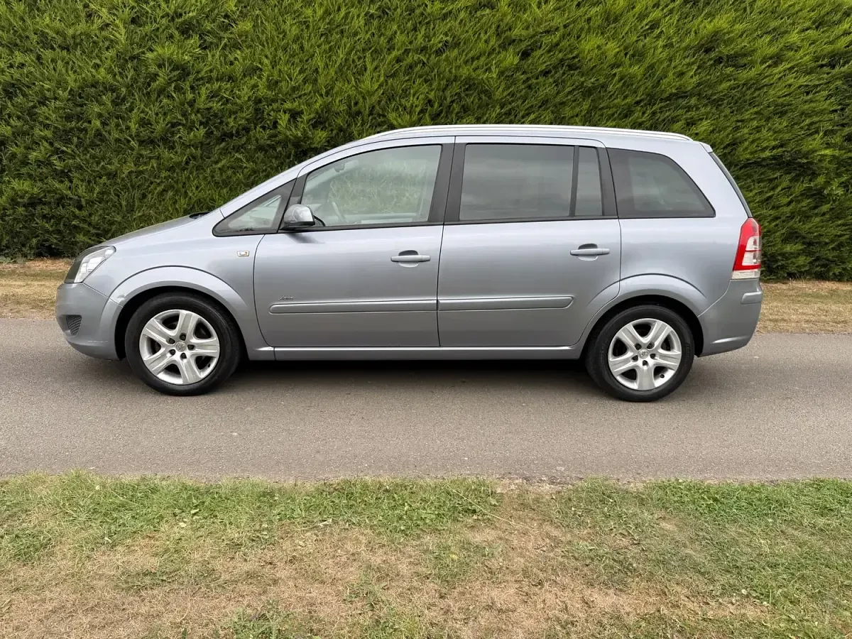 Used Vauxhall Zafira Active 115 HP (84 kW) 2009 Silver MPV