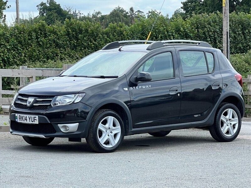 Black Used 2014 Dacia Sandero Lauréate Hatchback | £2,995 (A bit pricey) - Image 1/4