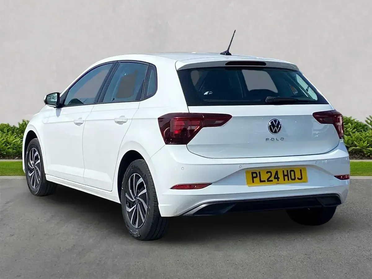 Used VW Polo Life 95 HP (69 kW) 2024 White Hatchback