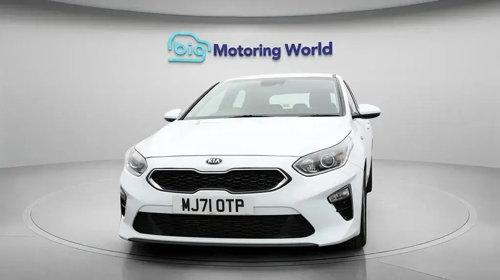Usado Kia Ceed 134 HP (98 kW) 2021 Branco Citadino