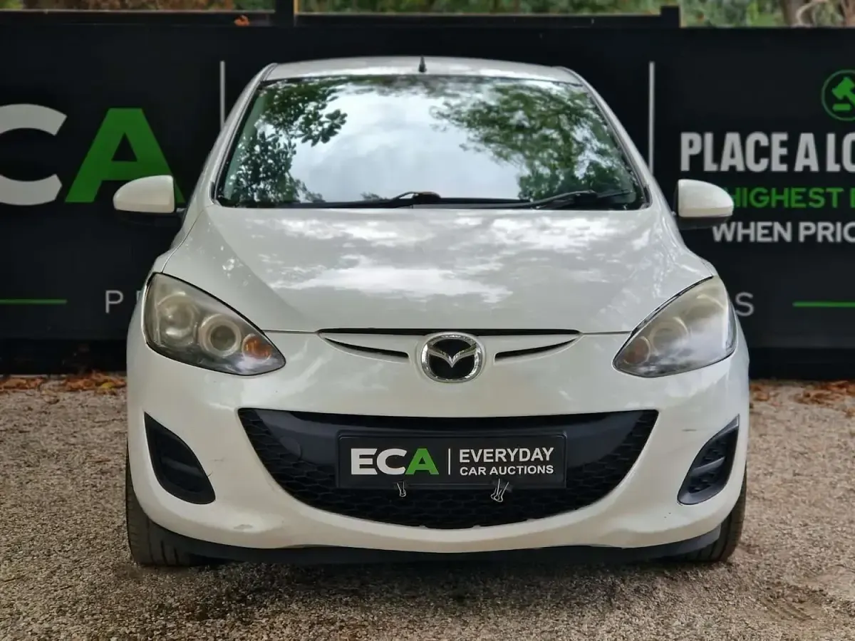Used Mazda 2 2012 White Hatchback