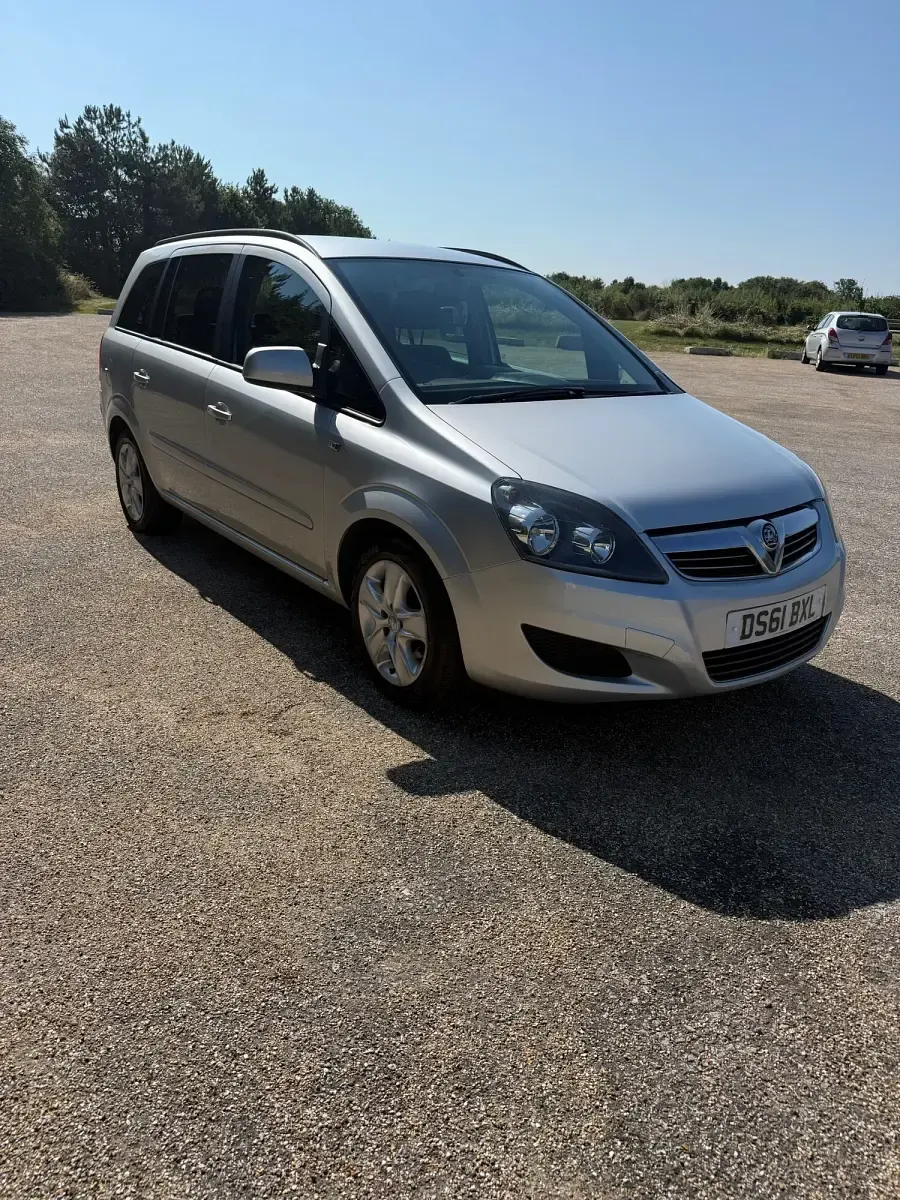 Used Vauxhall Zafira 120 HP (88 kW) 2012 Silver MPV