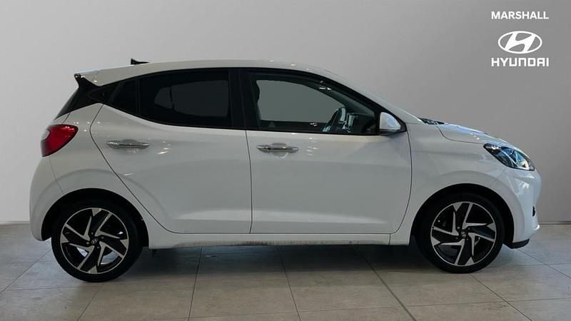 Used Hyundai i10 Premium 84 HP (61 kW) 2023 White Hatchback
